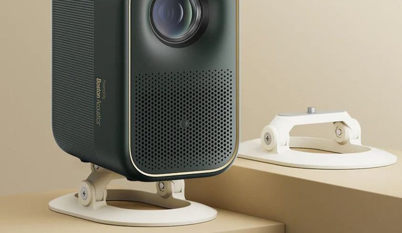 Formovie Xming Page One Heimkino Beamer mit Full HD Aufloesung Dolby Sound inkl Standfuss 827x480 - Formovie Xming PageOne Test & Review: Für wen eignet sich der portable Full-HD-Beamer wirklich?