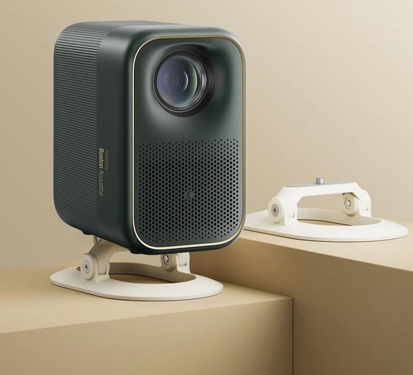 Formovie Xming Page One Heimkino Beamer mit Full HD Aufloesung Dolby Sound inkl Standfuss 827x750 - Formovie Xming PageOne Test & Review: Für wen eignet sich der portable Full-HD-Beamer wirklich?