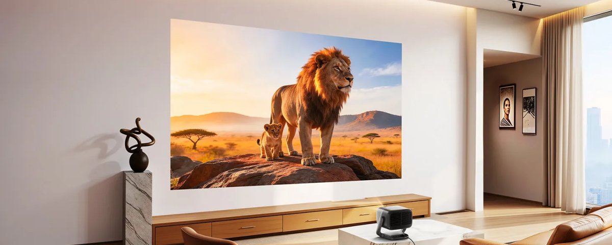 beamer helles wohnzimmer showroom tageslicht 1200x480 - 4K-Beamer für helles Wohnzimmer 2026 — JMGO N3 Ultimate & Alternativen