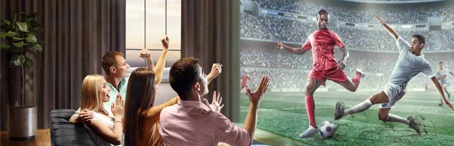 HDR Auflösung auf Leinwand im Wohnzimmer 4 Menschen Jubeln Fußballspielern zu